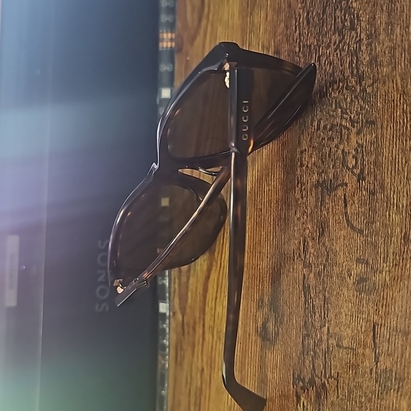 Gucci sunglasses womens - Picture 2 of 3